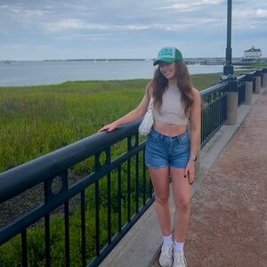 Meet your Posher, Noelle